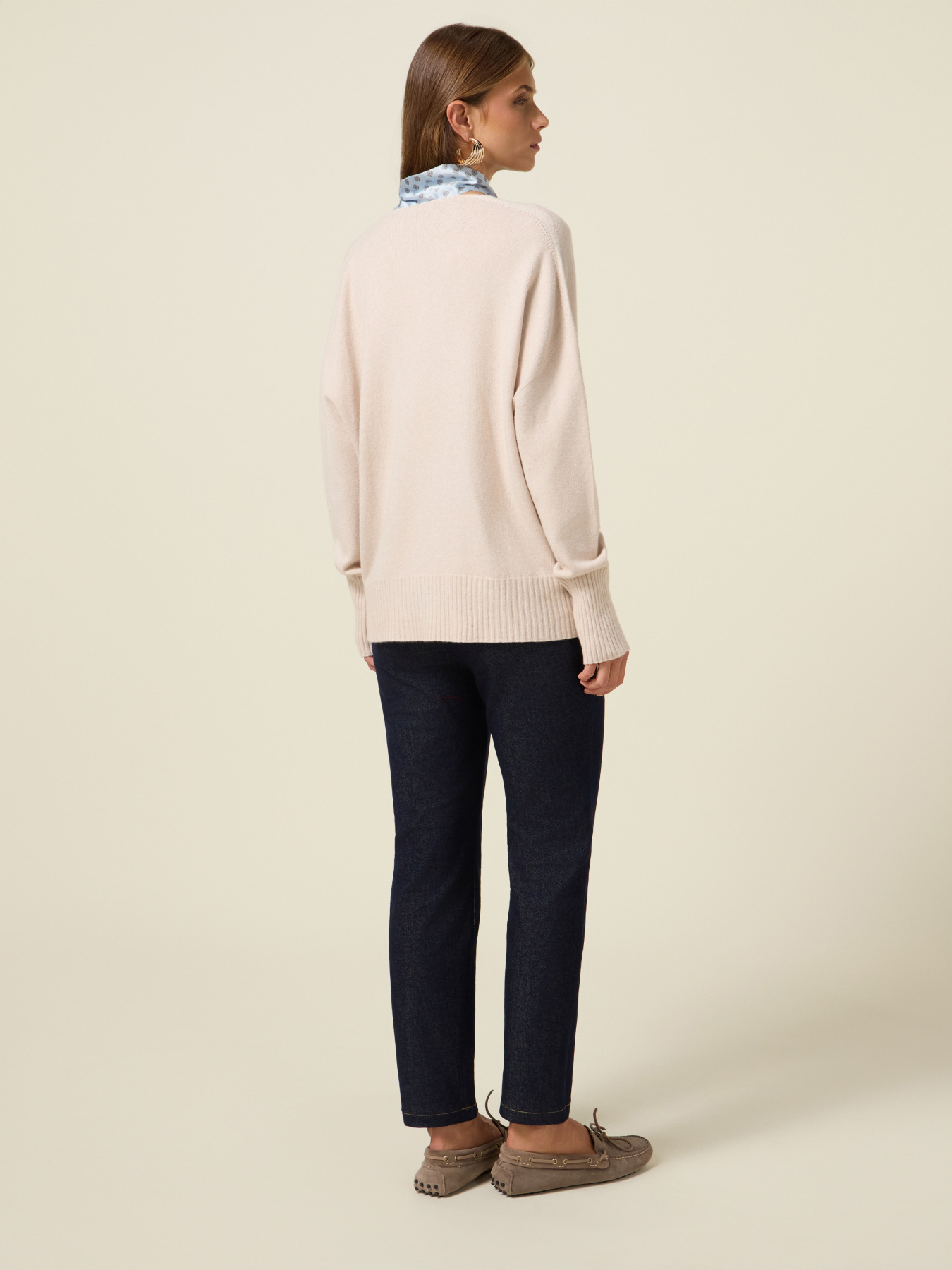 Cardigan scollo a V con bottoni dorati image number 1