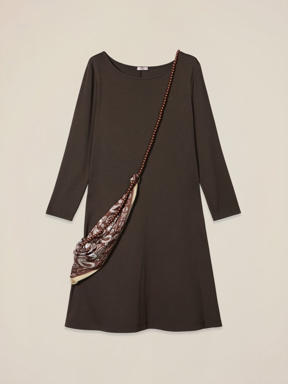 Vestido acampanado con detalle de pa&ntilde;uelo