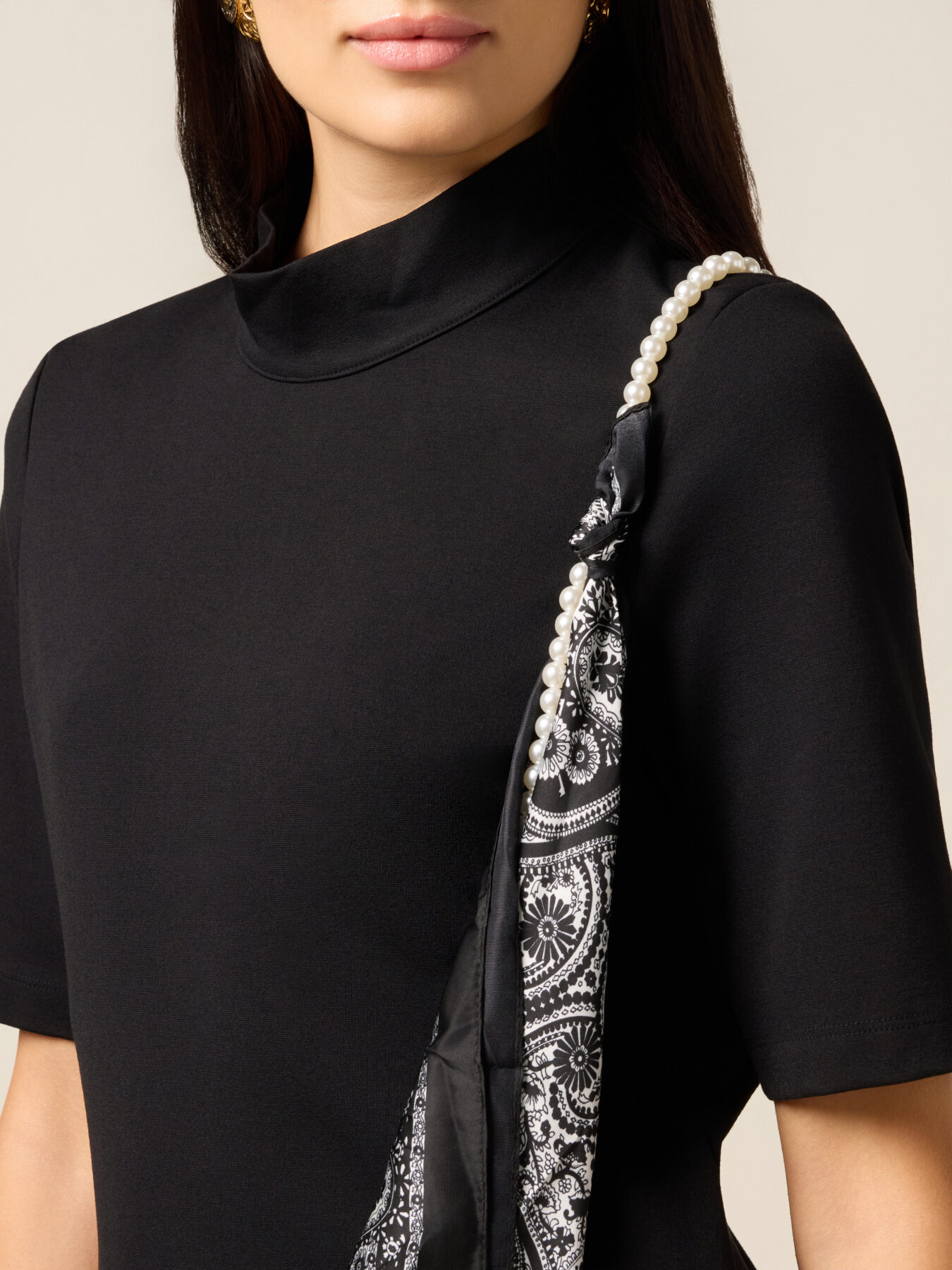 Robe fourreau avec d&eacute;tail foulard image number 2