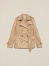 Kurzer zweireihiger Trenchcoat aus beschichtetem Stoff image number 3