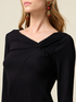T-shirt slim con scollo asimmetrico image number 2