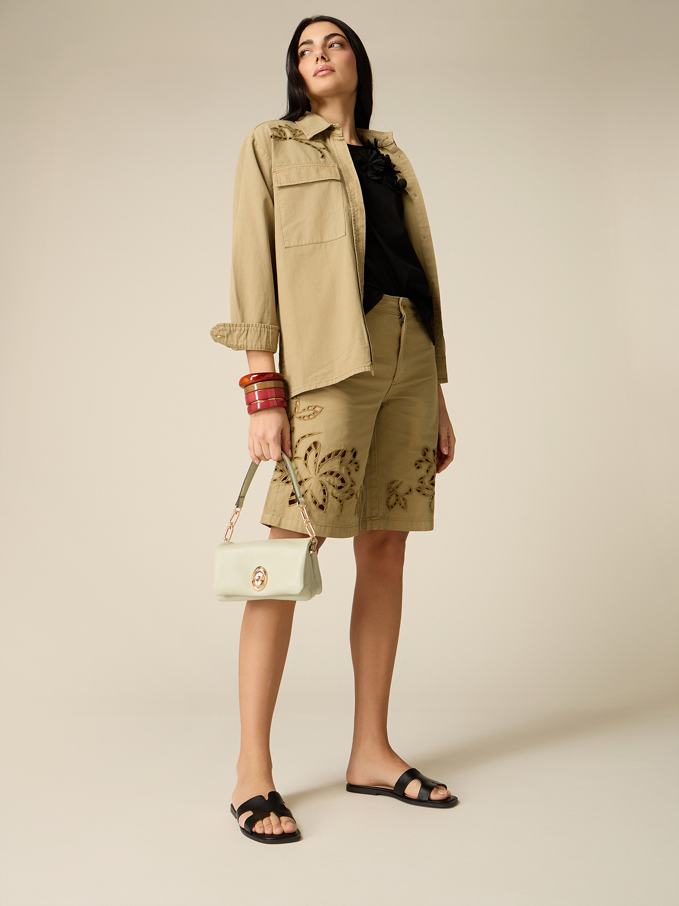 Bermuda aus Baumwolle mit durchsichtigen Stickereien image number 1