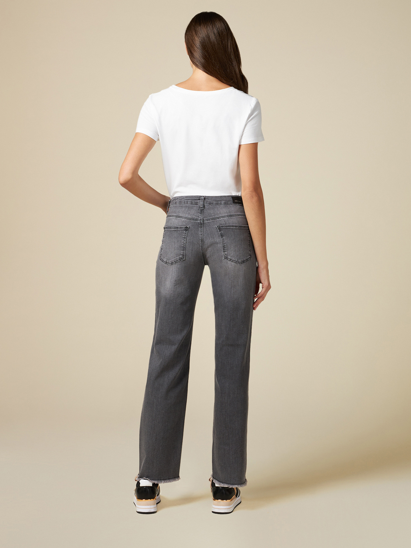 Jeans grigi eco-friendly con borchiette image number 1