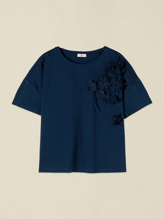 T-Shirt mit Blumenapplikationen