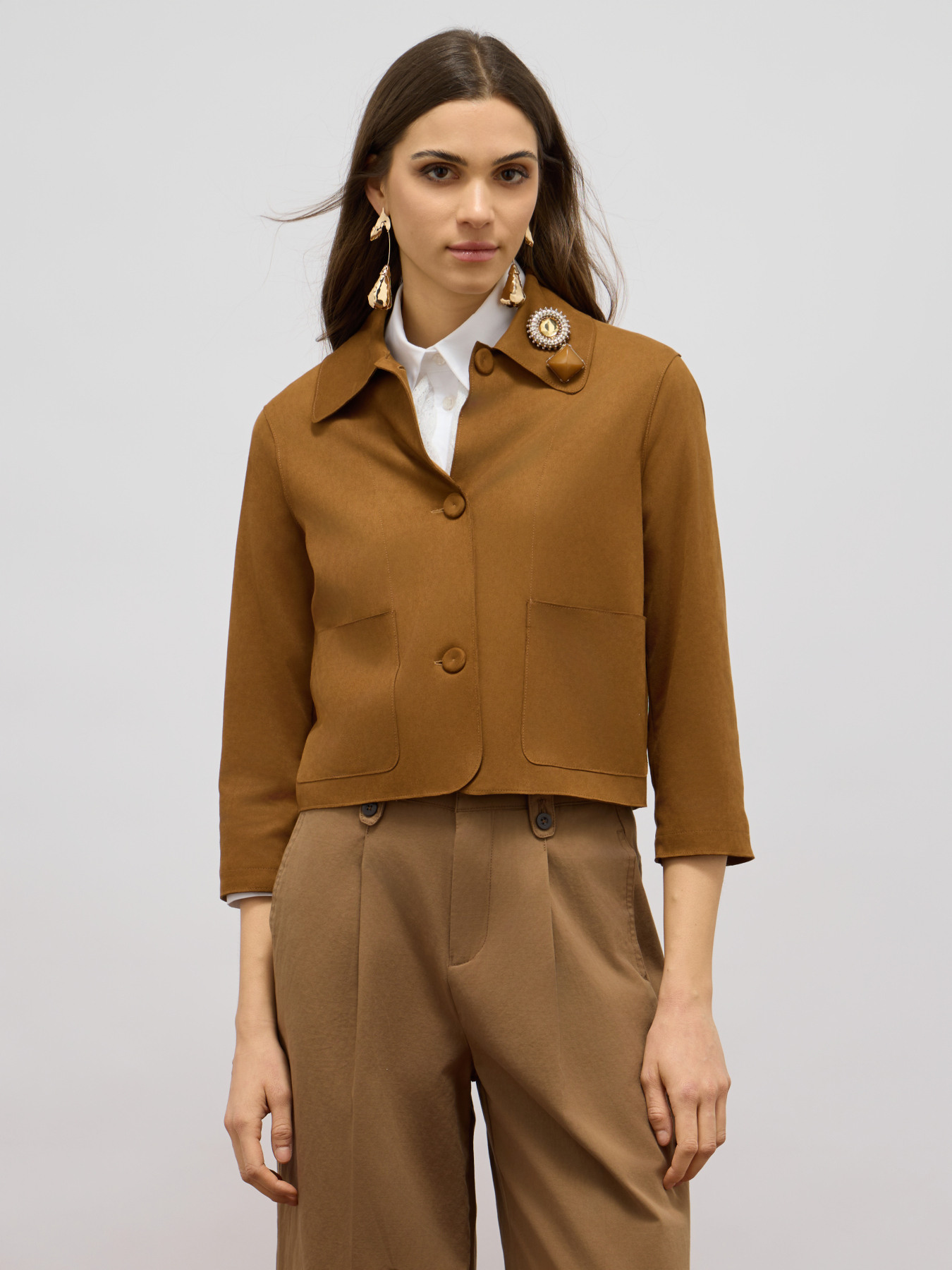 Chaqueta boxy con broche joya image number 0