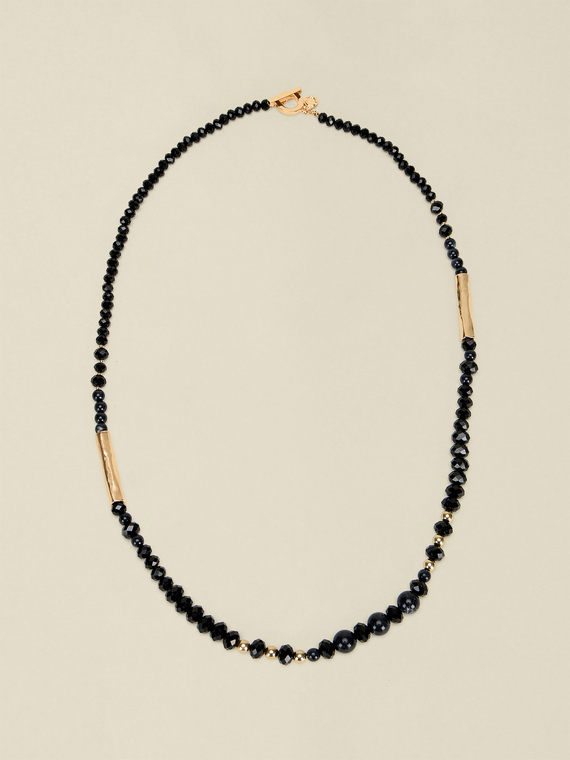 Necklace with black elements