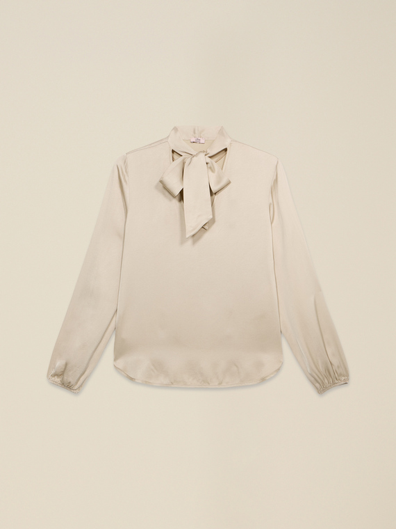 Satinbluse mit Schleife am Hals