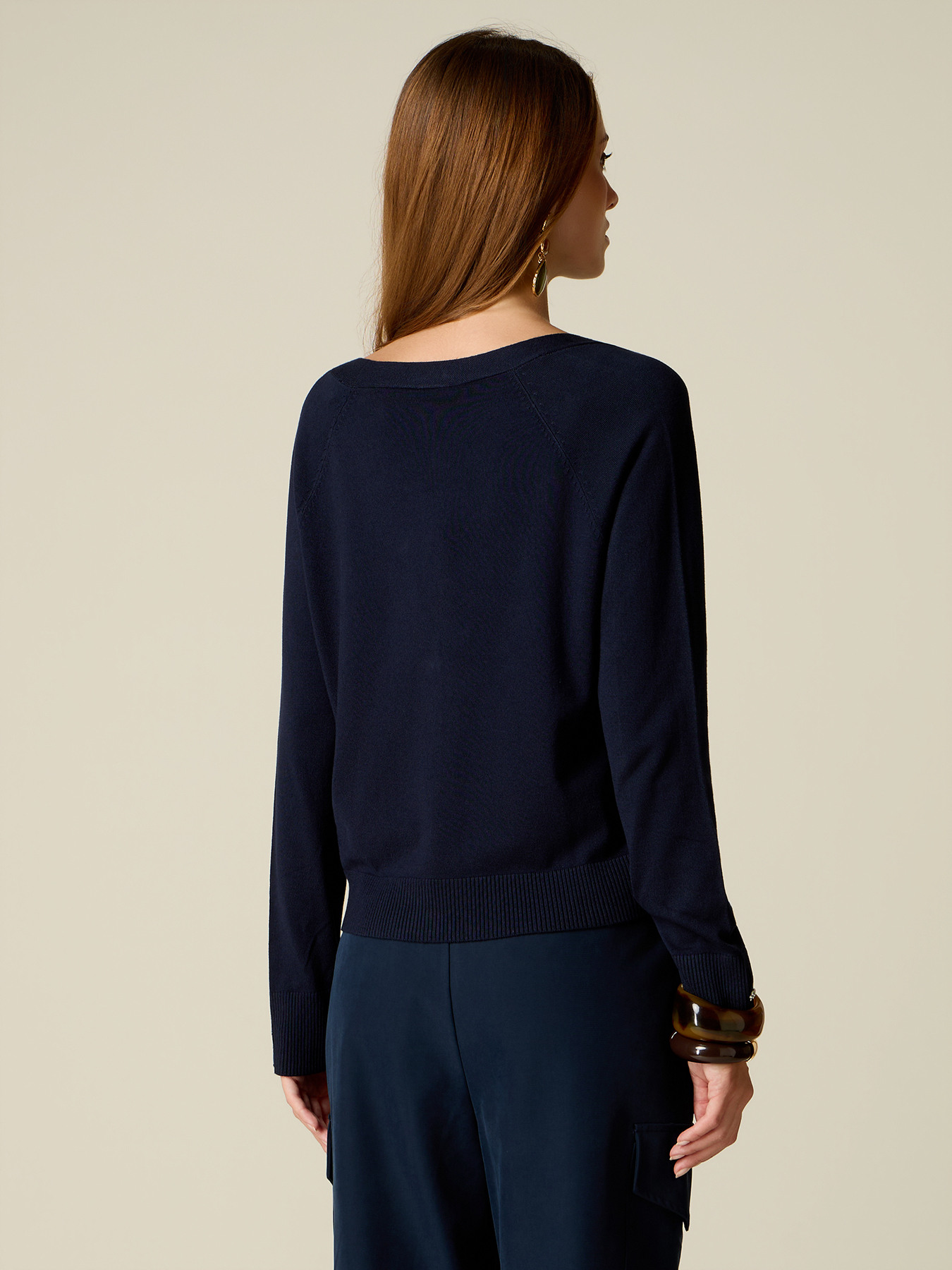 Cardigan mit V-Ausschnitt und Knopfdetail image number 1