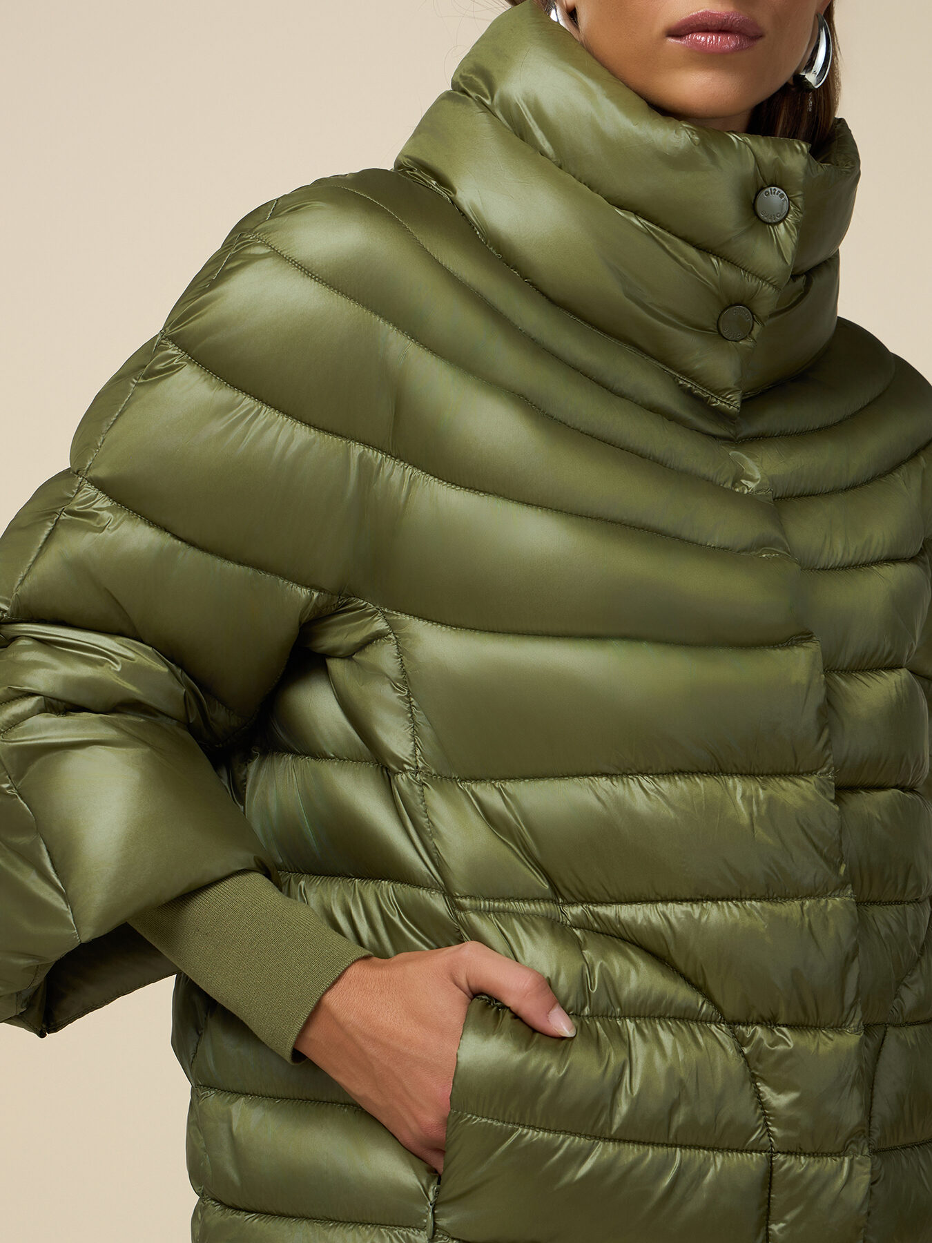 Cape-Daunenjacke mit Armstulpen image number 2