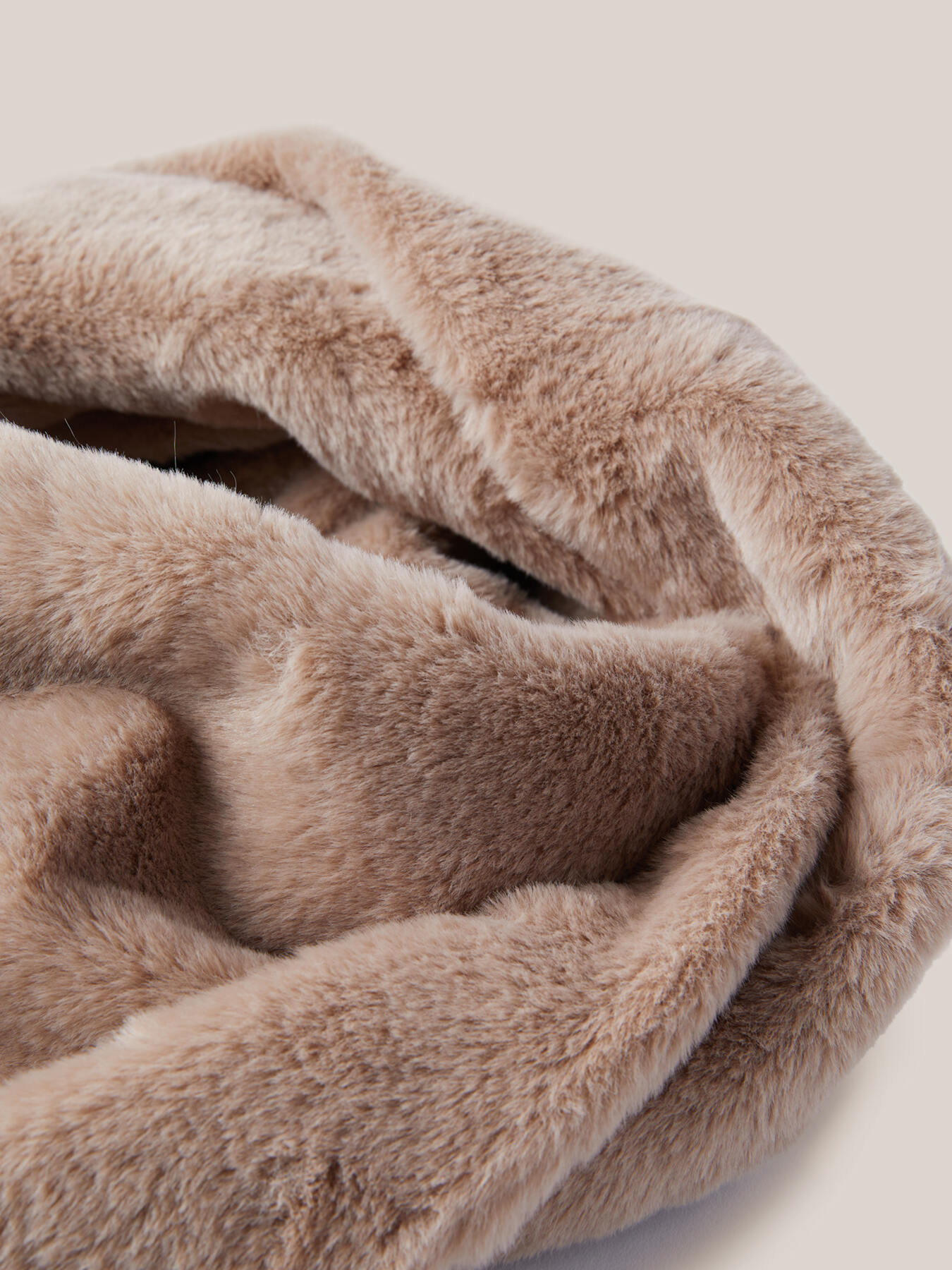 Faux fur scarf image number 1