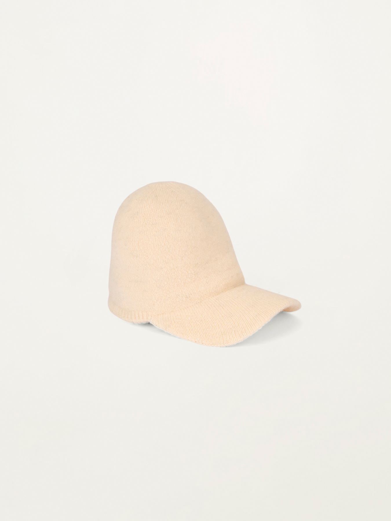 Gorro de punto con visera image number 1