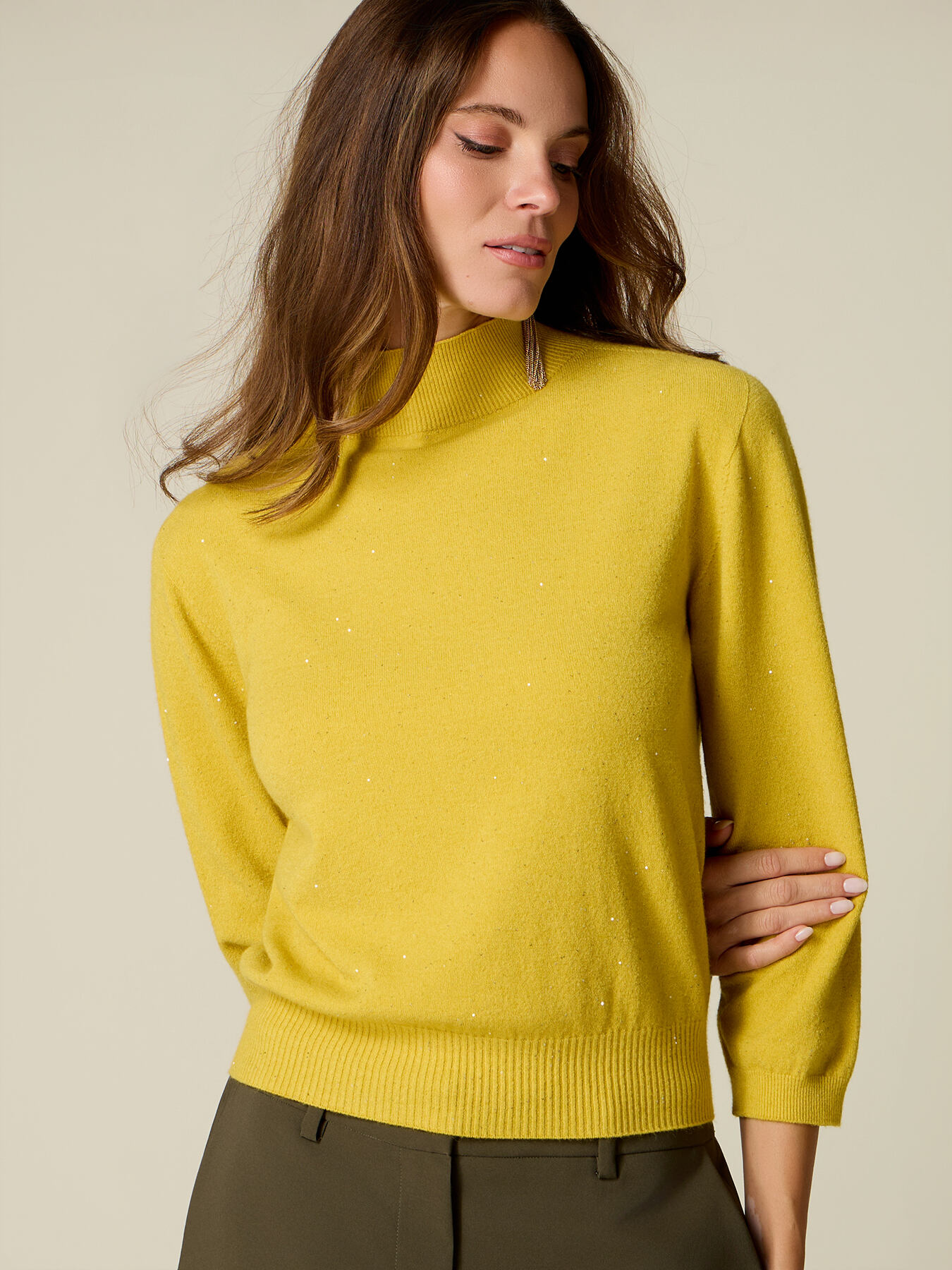 Rollkragenpullover mit Mini-Pailletten image number 2
