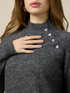 Pull col roul&eacute; de laine m&eacute;lang&eacute;e avec boutons bijoux image number 2