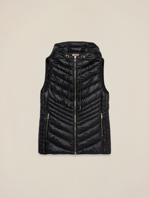 Lightweight sleeveless down jacket