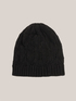 Gorro elaborado con trenzas image number 1