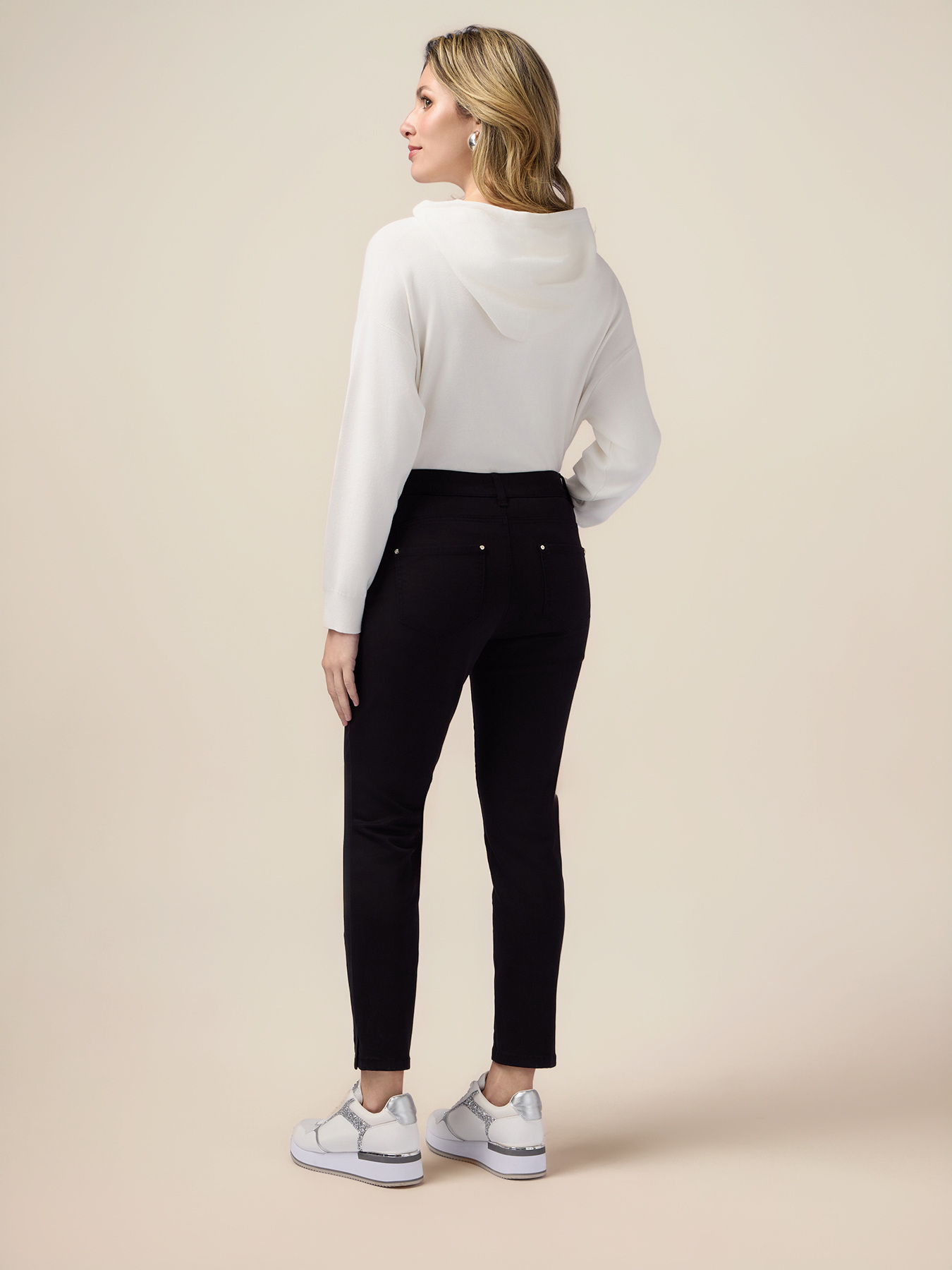 Skinny pants in cotton and Tencel with jewel button image number 1