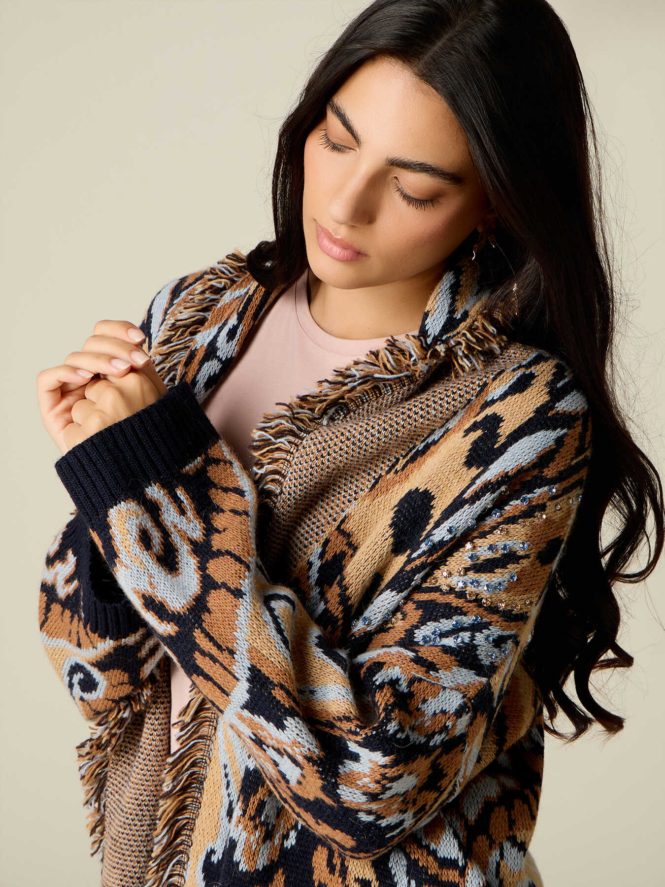 Cardigan long en m&eacute;lange de laine avec franges et cristaux image number 2