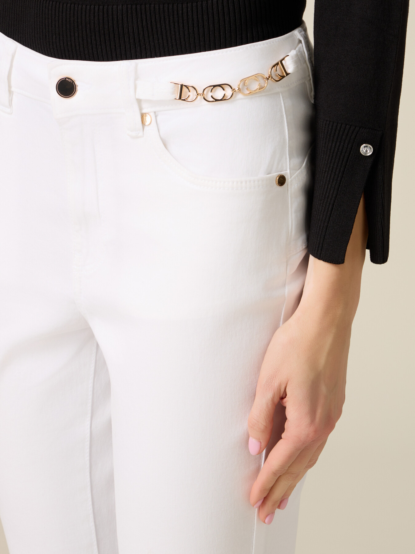 Skinny pants with metal chain image number 2