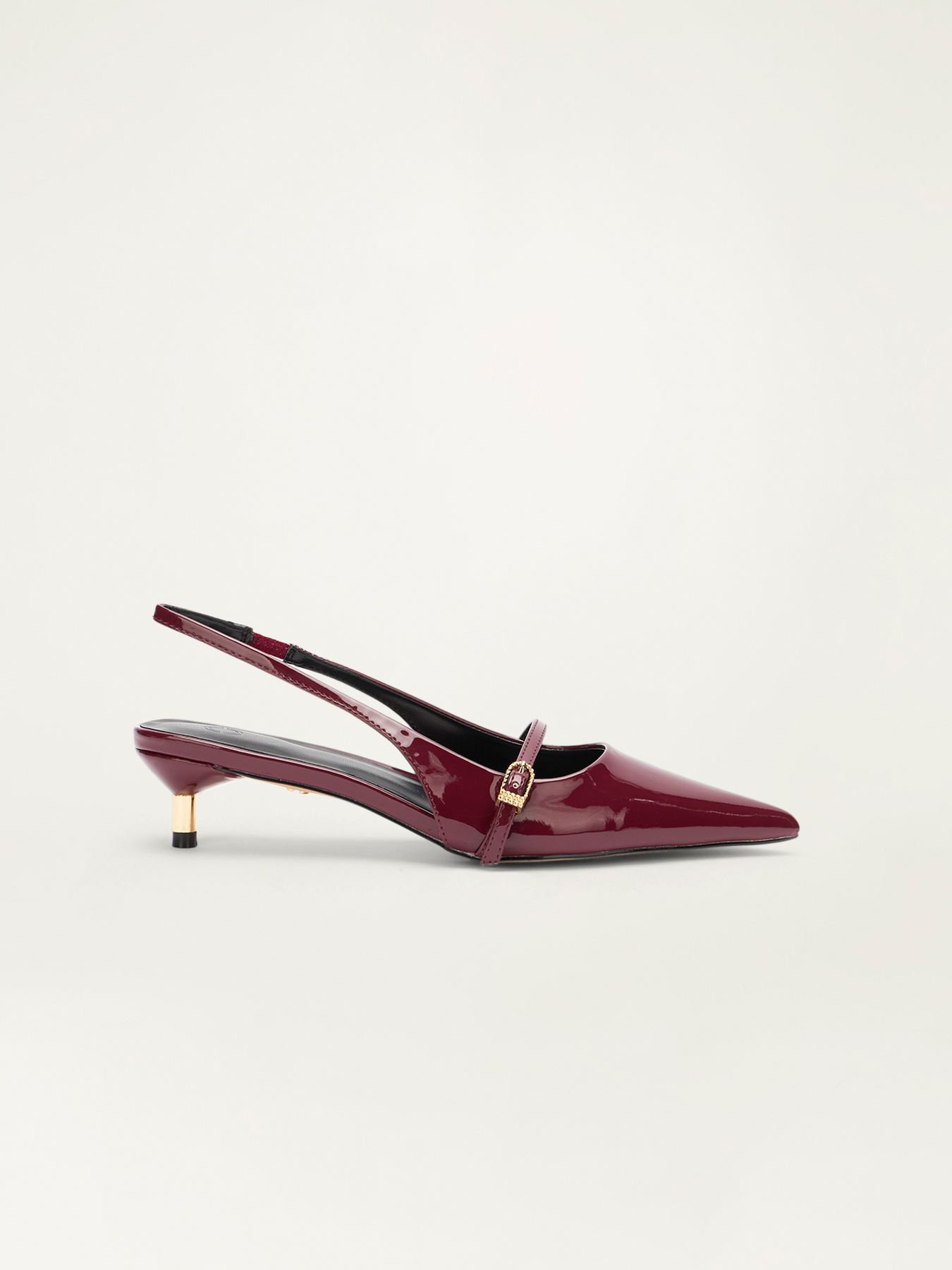 D&eacute;collet&eacute; slingback in vernice image number 2