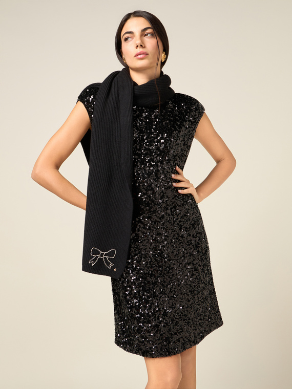 Knit scarf with crystals