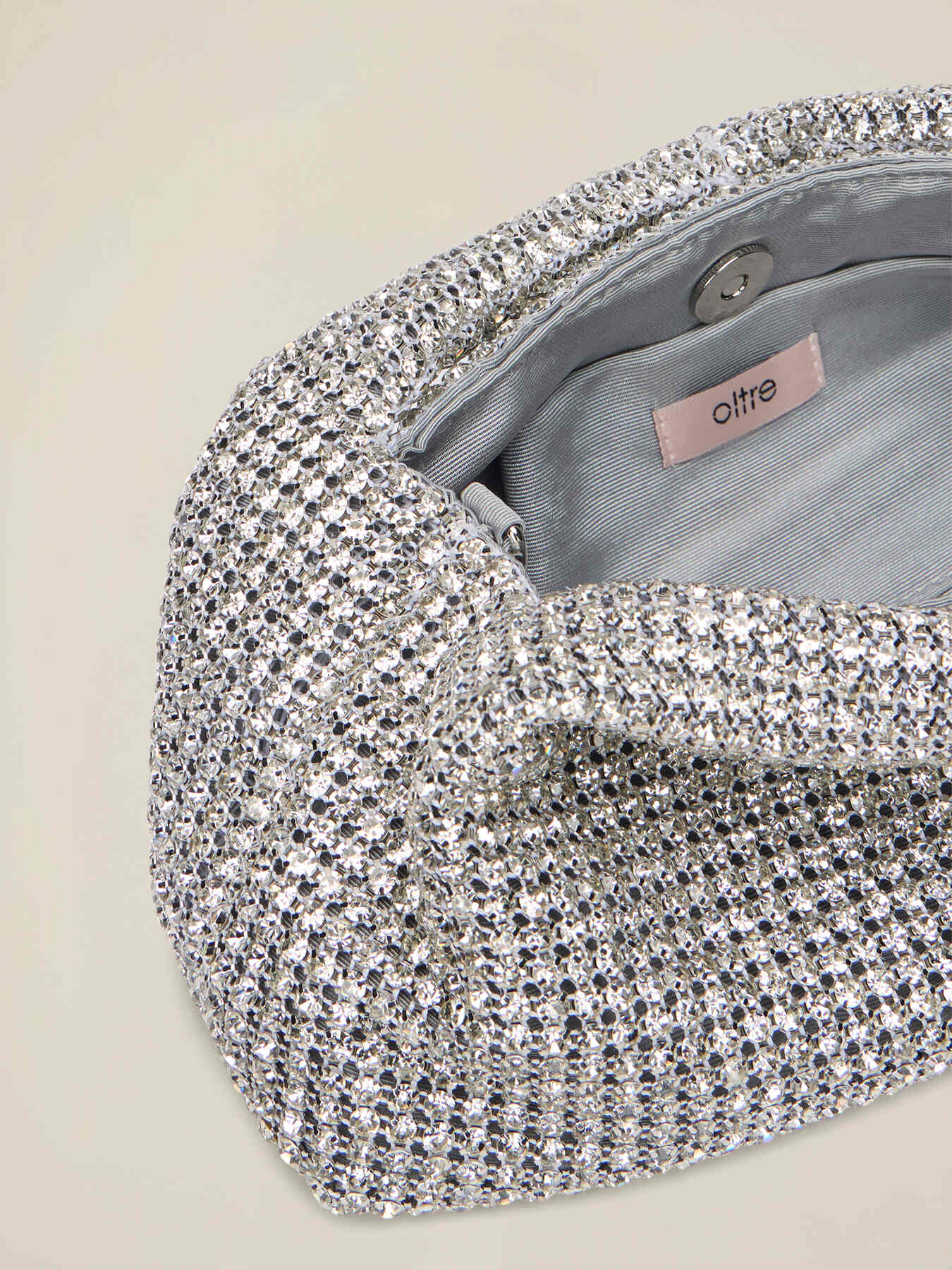 Bolso de mano con cristales image number 4