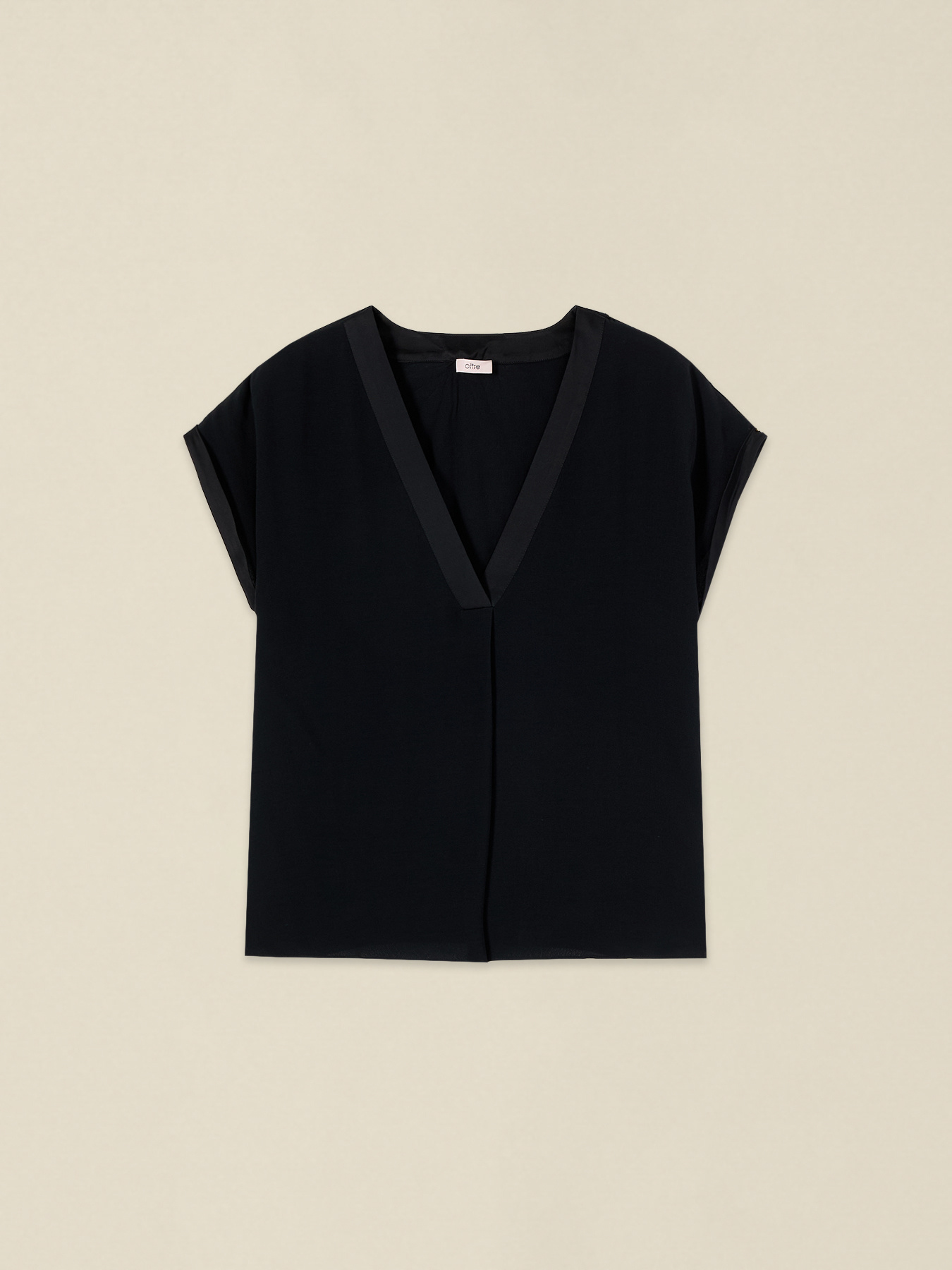 Blouse en cr&ecirc;pe de viscose avec encolure en V image number 3