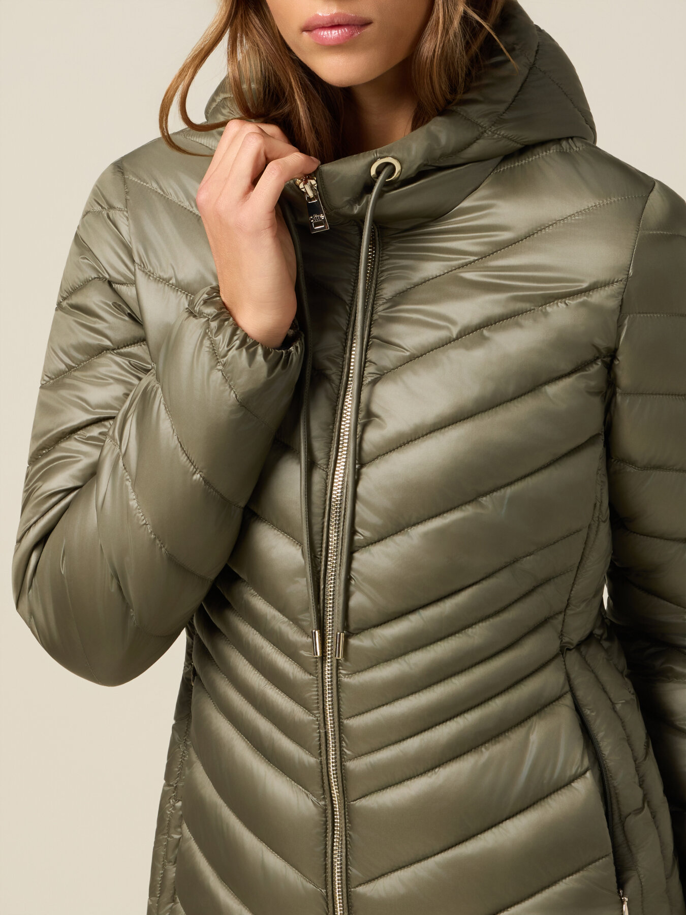 Lightweight hooded down jacket image number 2