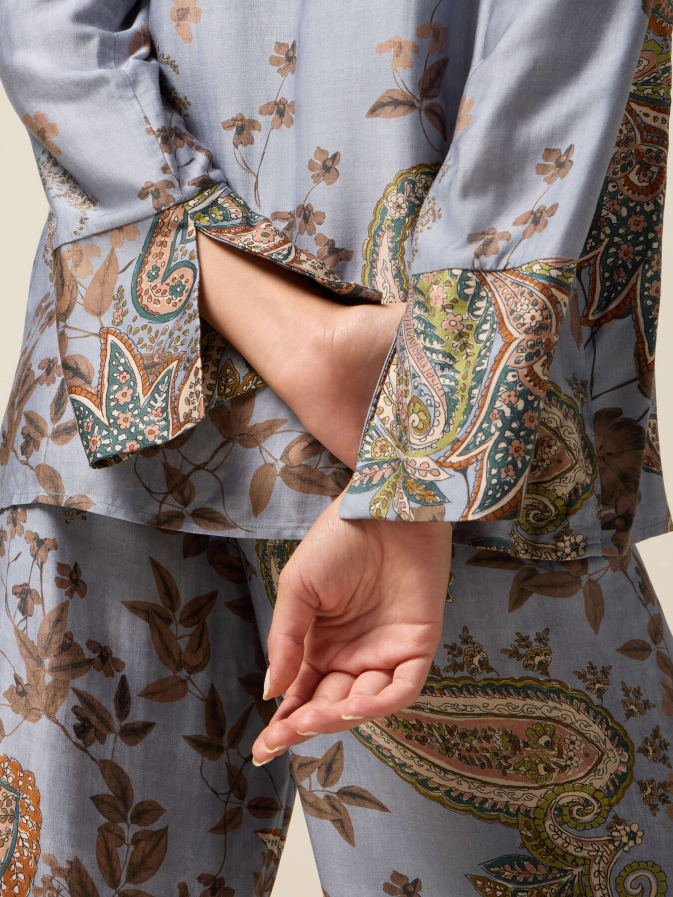 Patterned satin shirt image number 2