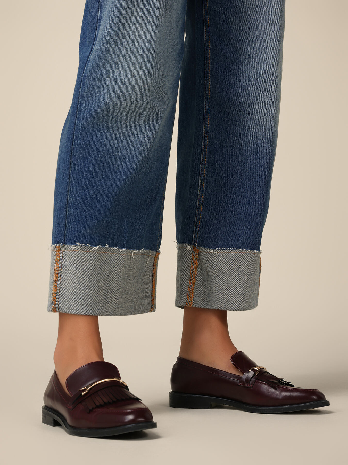 Cropped jeans with turn-up image number 2