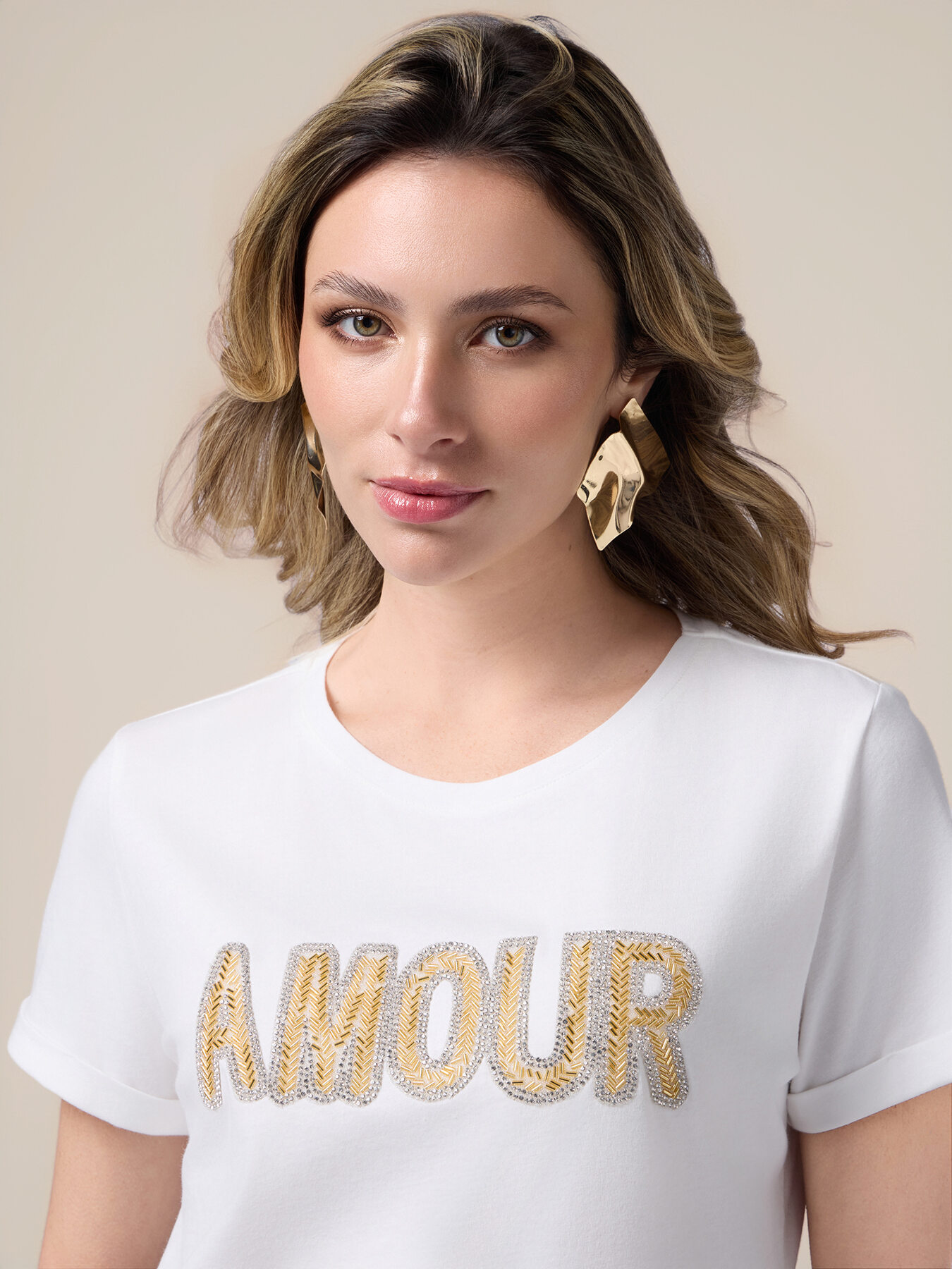 Camiseta con parche de joya image number 2