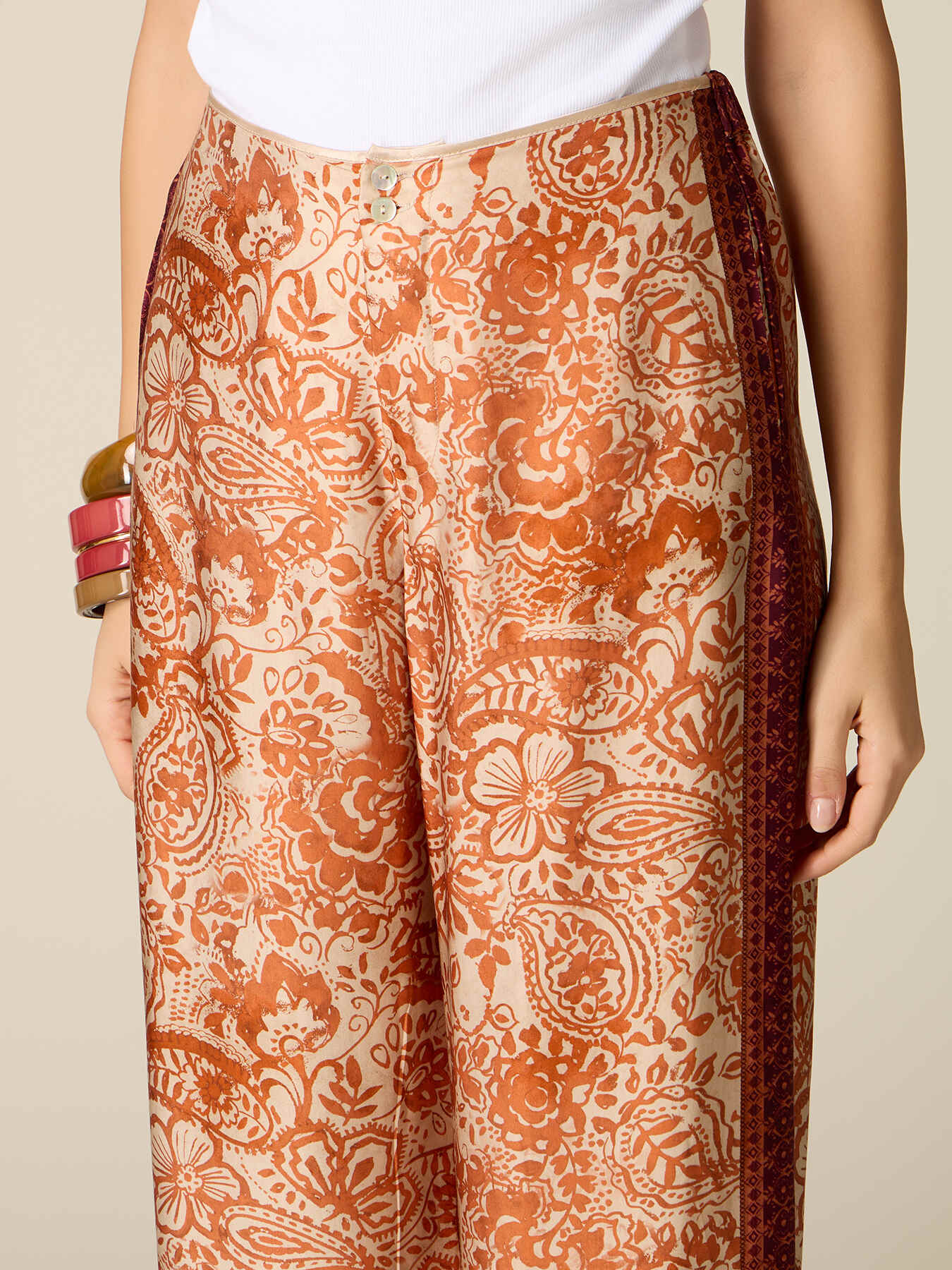 Pantalon palazzo en satin fantaisie image number 2