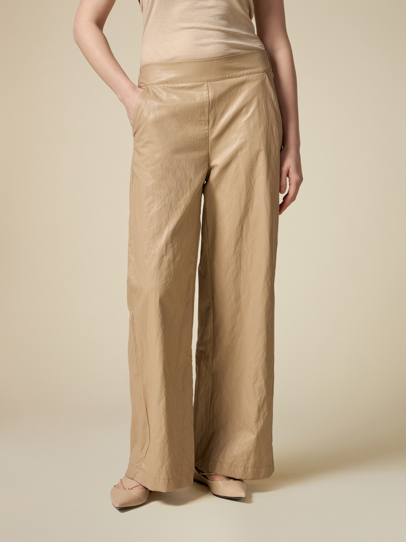 Pantalon jambe large en tissu froiss&eacute; image number 3