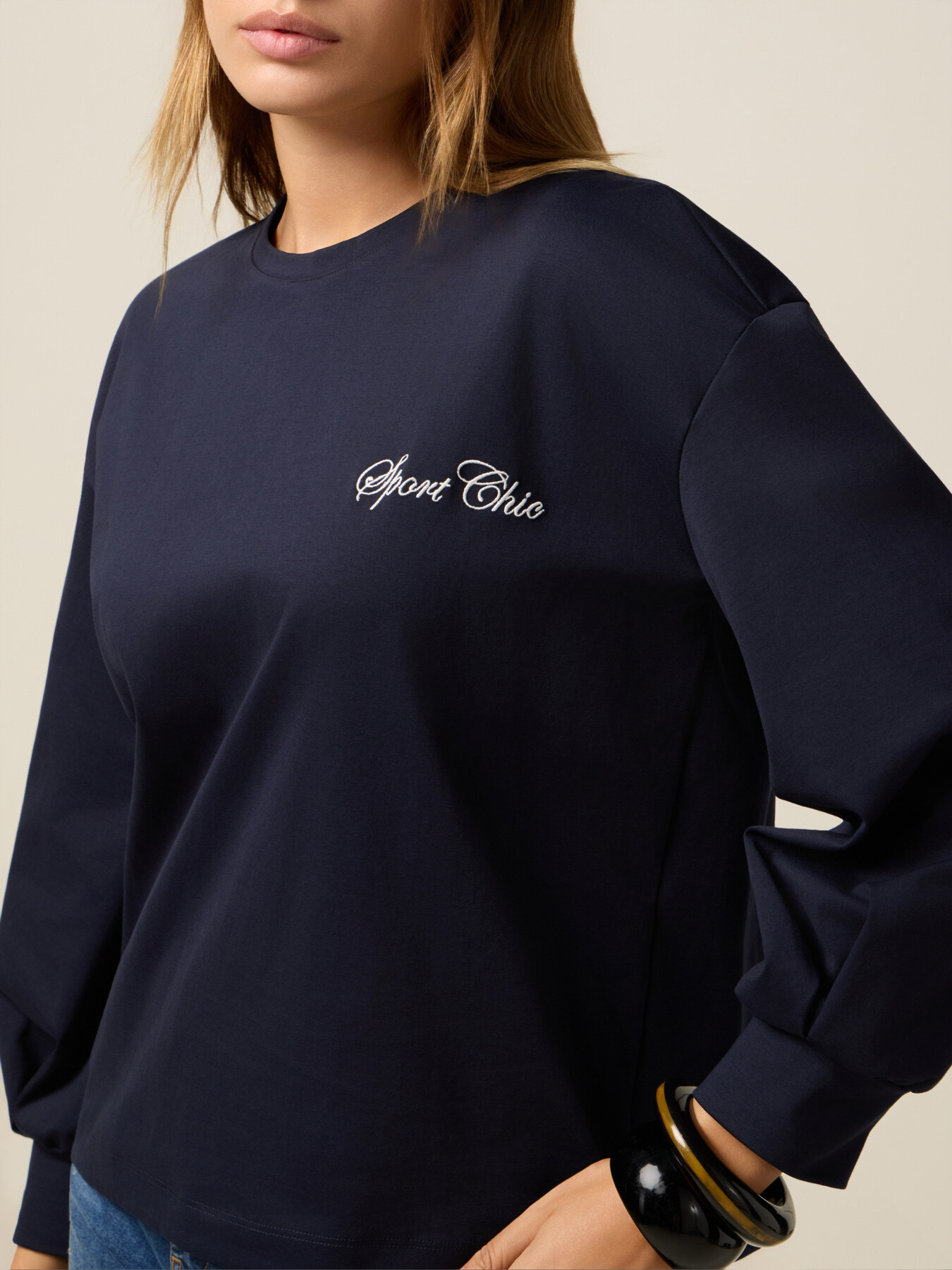 Sudadera con cuello redondo y bordado de letras image number 2