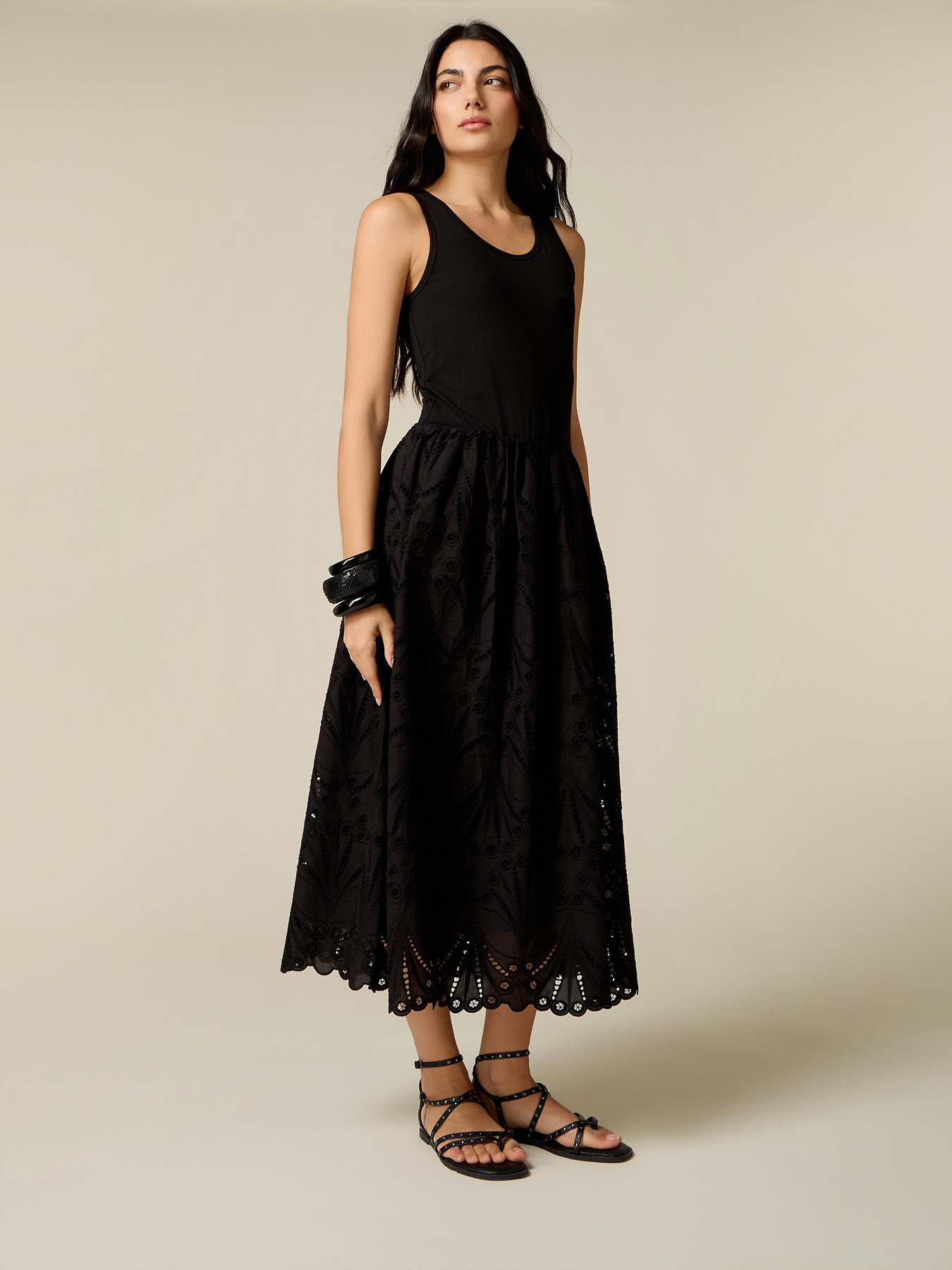 Vestido largo con falda de bordado ingl&eacute;s image number 0