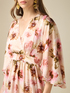 Langes Kleid aus Satin mit Blumenmuster image number 2