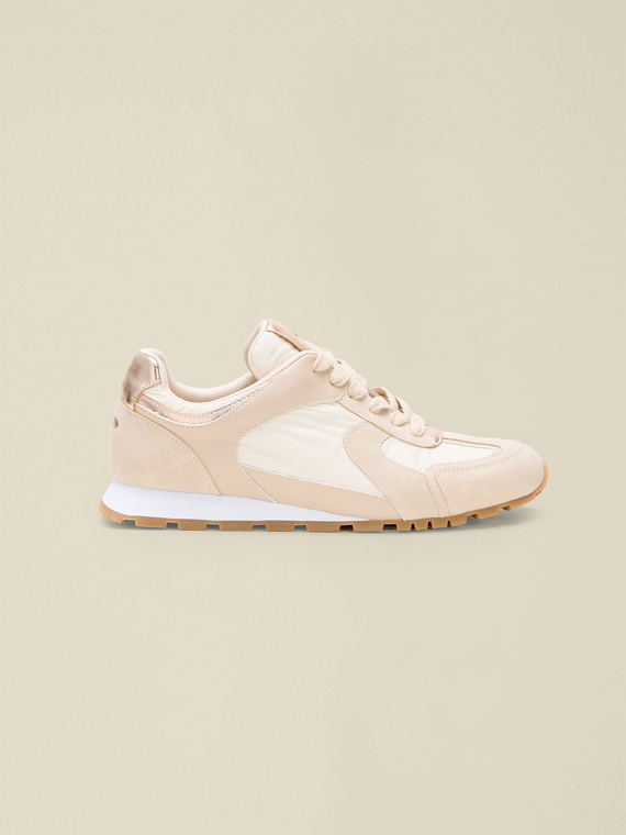 Sneaker en mat&eacute;riaux combin&eacute;s