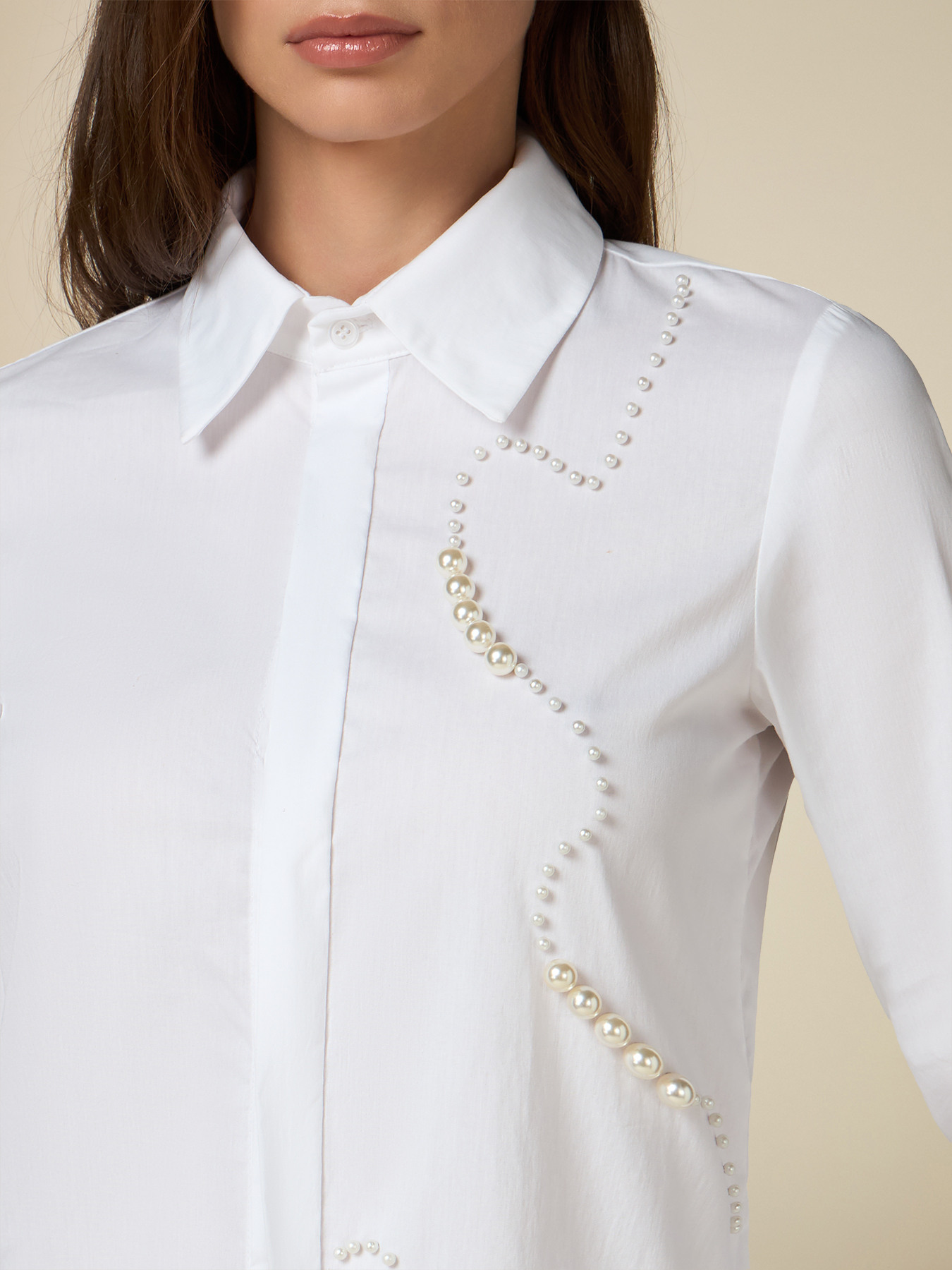 Camisa con bordado de perlas image number 2