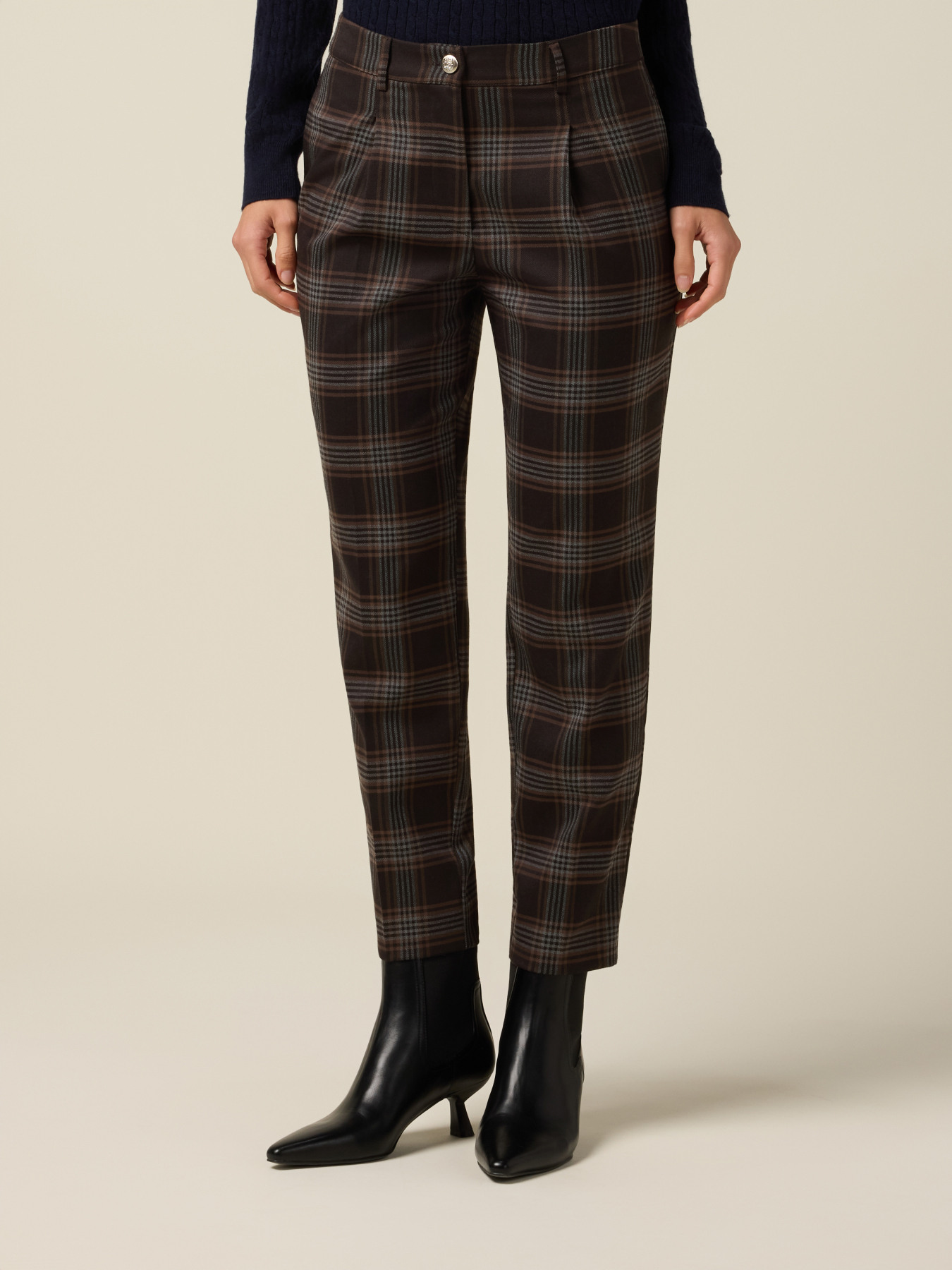 Pantaloni &icirc;n carouri image number 3