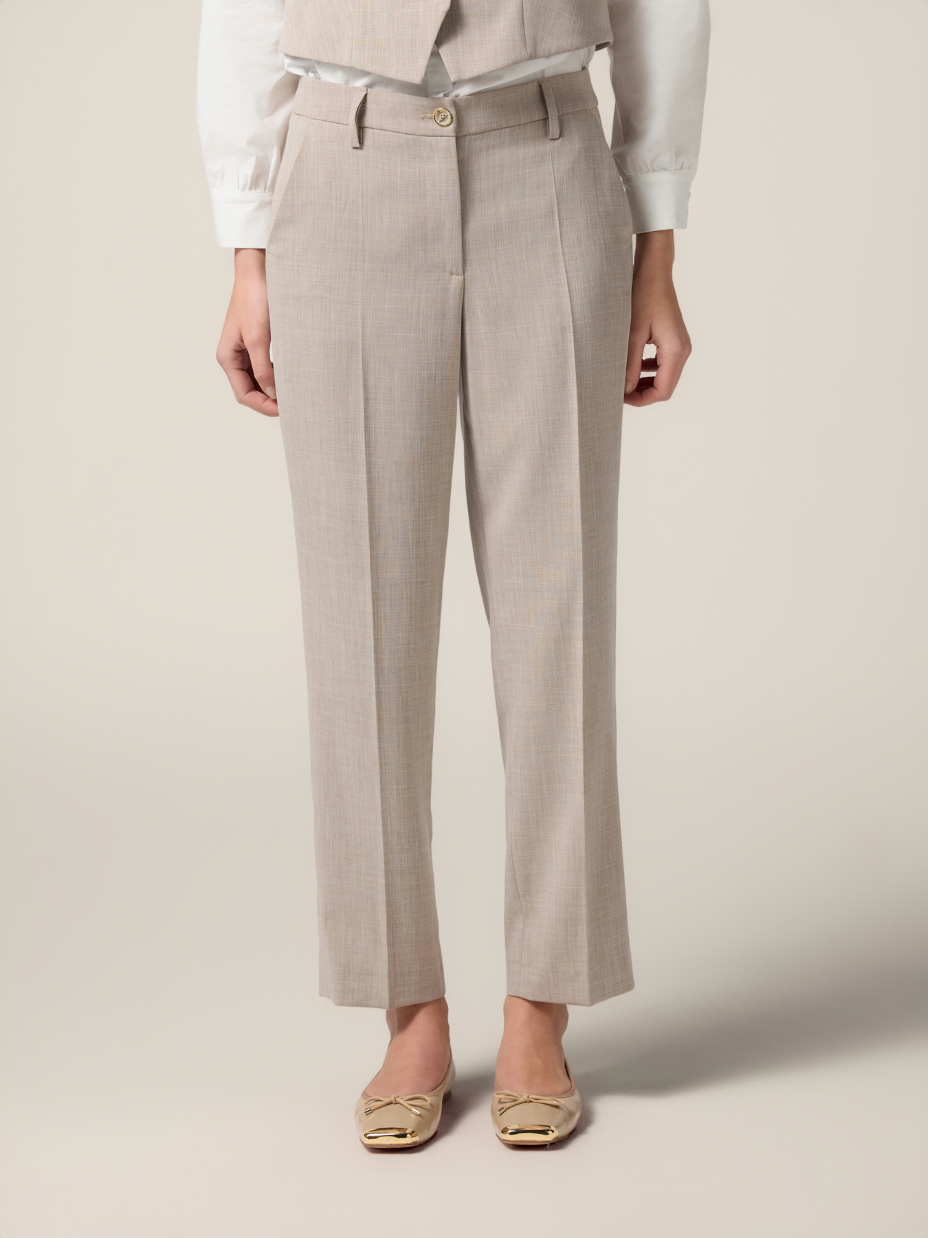 Pantalon cigarette en tissu fluide image number 3