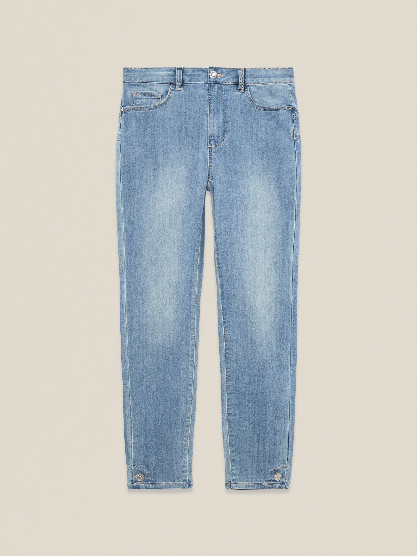 Regul&auml;re Jeans aus Denim mit dekorativen Kn&ouml;pfen image number 0