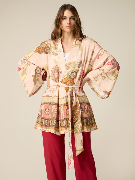 Kimono estampado con faj&iacute;n