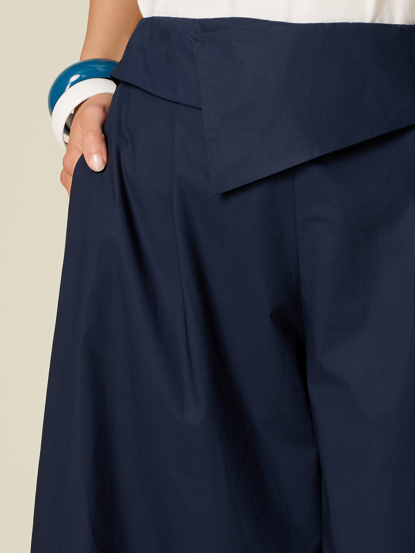 Pantaloni wide leg con baschina in vita image number 2