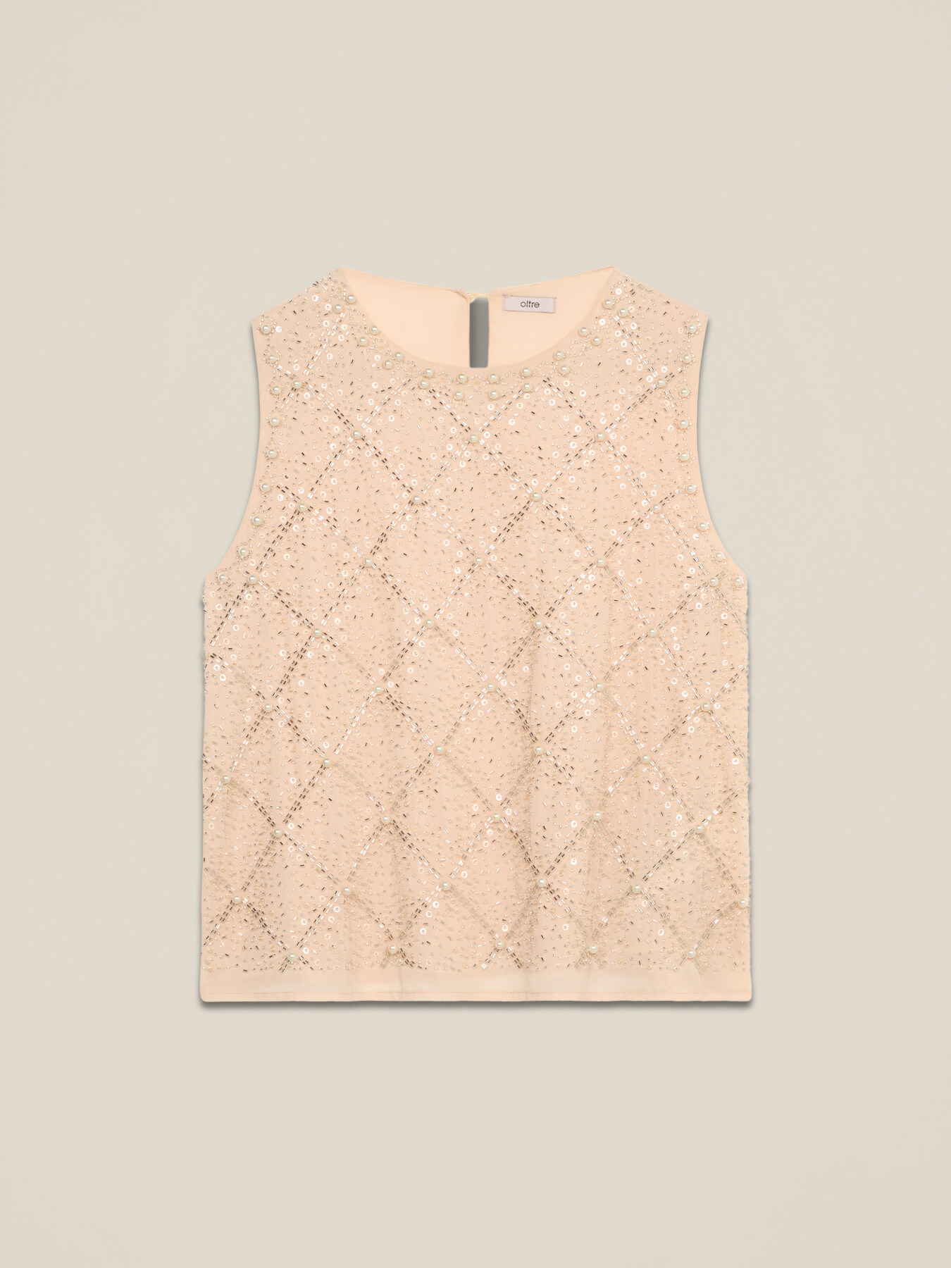 Top de georgette con aplicaciones image number 3