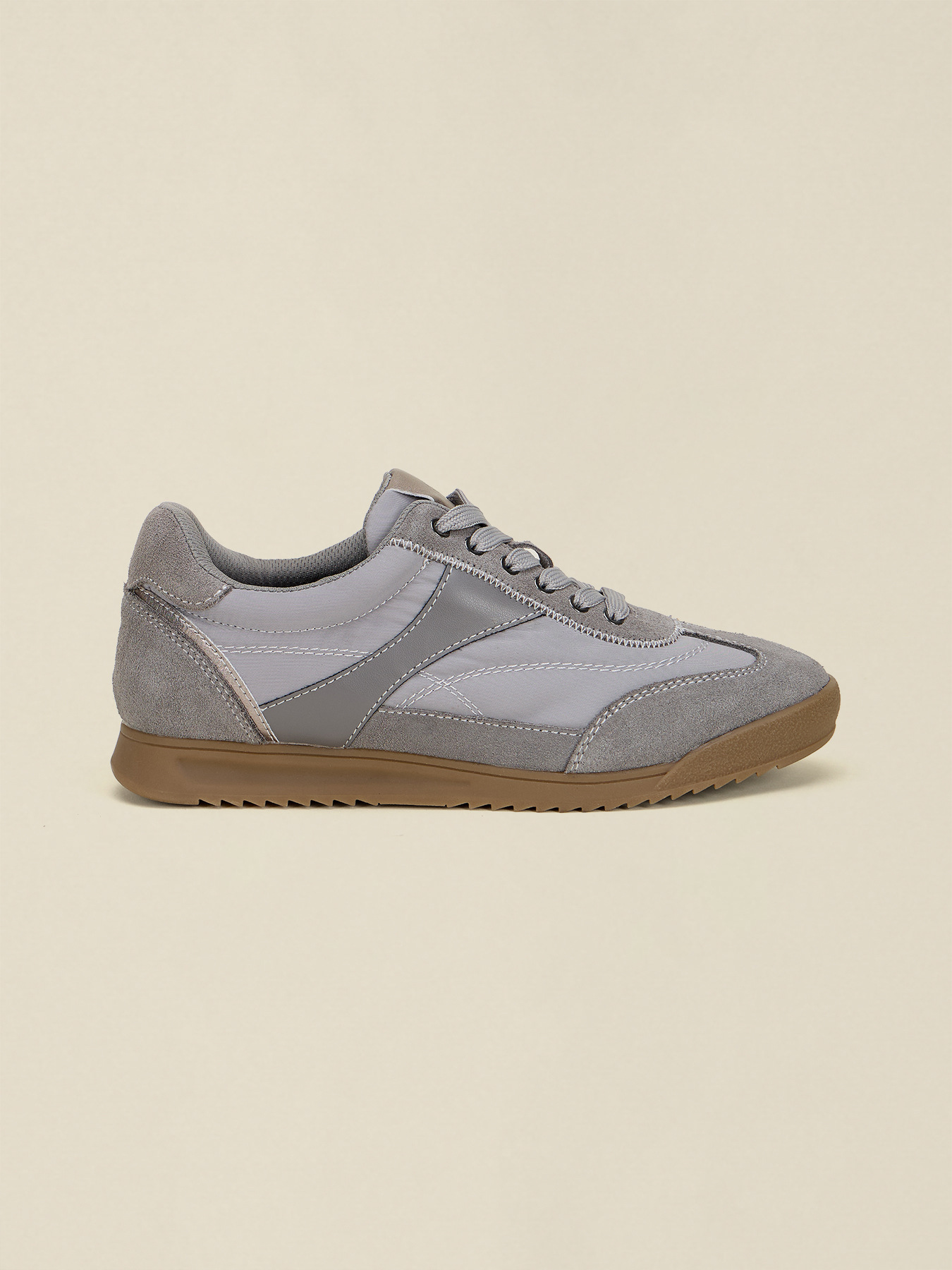 Sneakers bimati&egrave;res avec d&eacute;tail m&eacute;tallis&eacute; image number 0