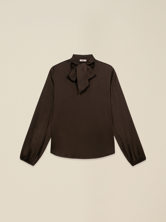 Blouse en satin avec n&oelig;ud au cou