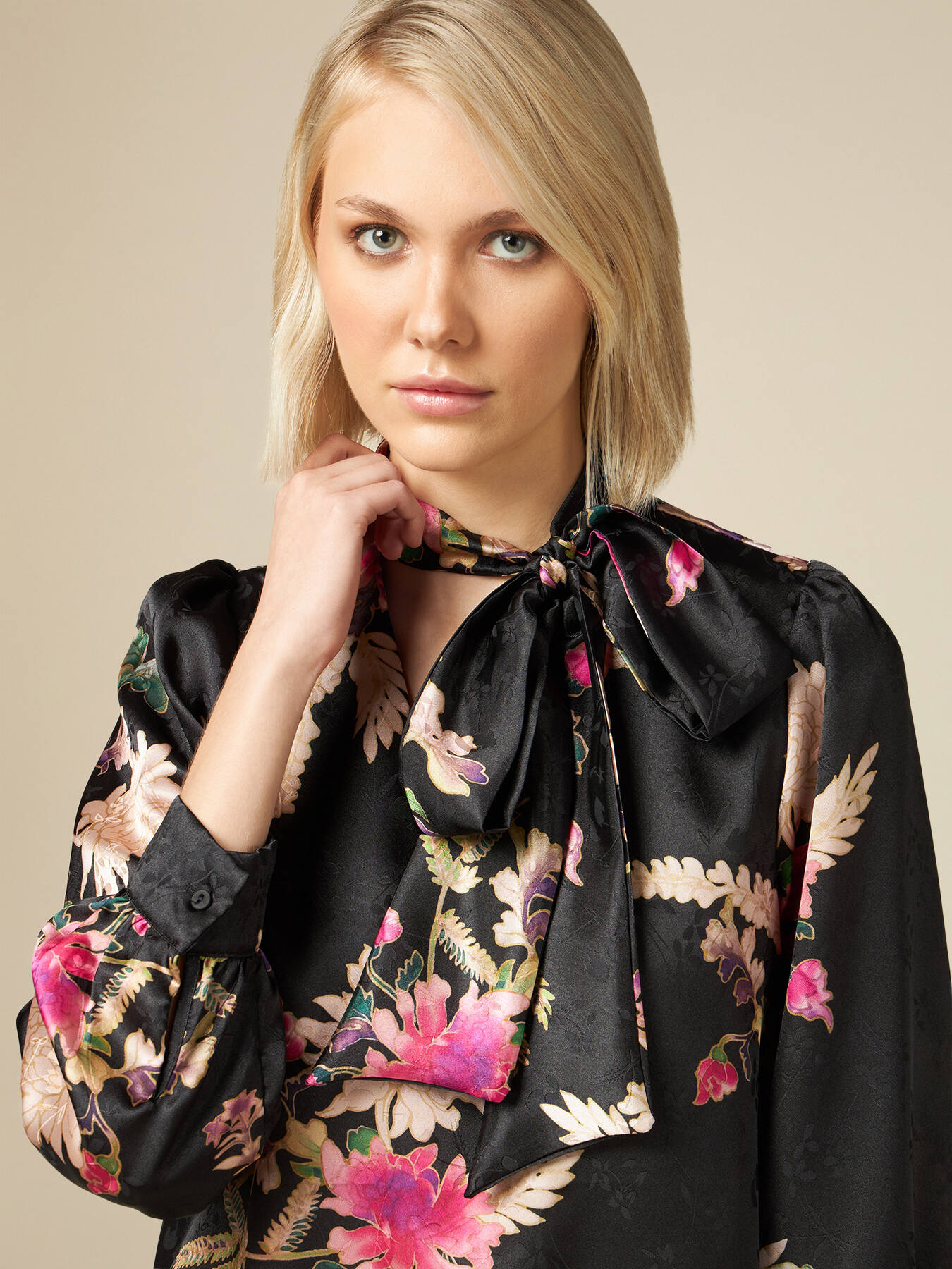 Bluse aus Jacquard-Satin image number 2