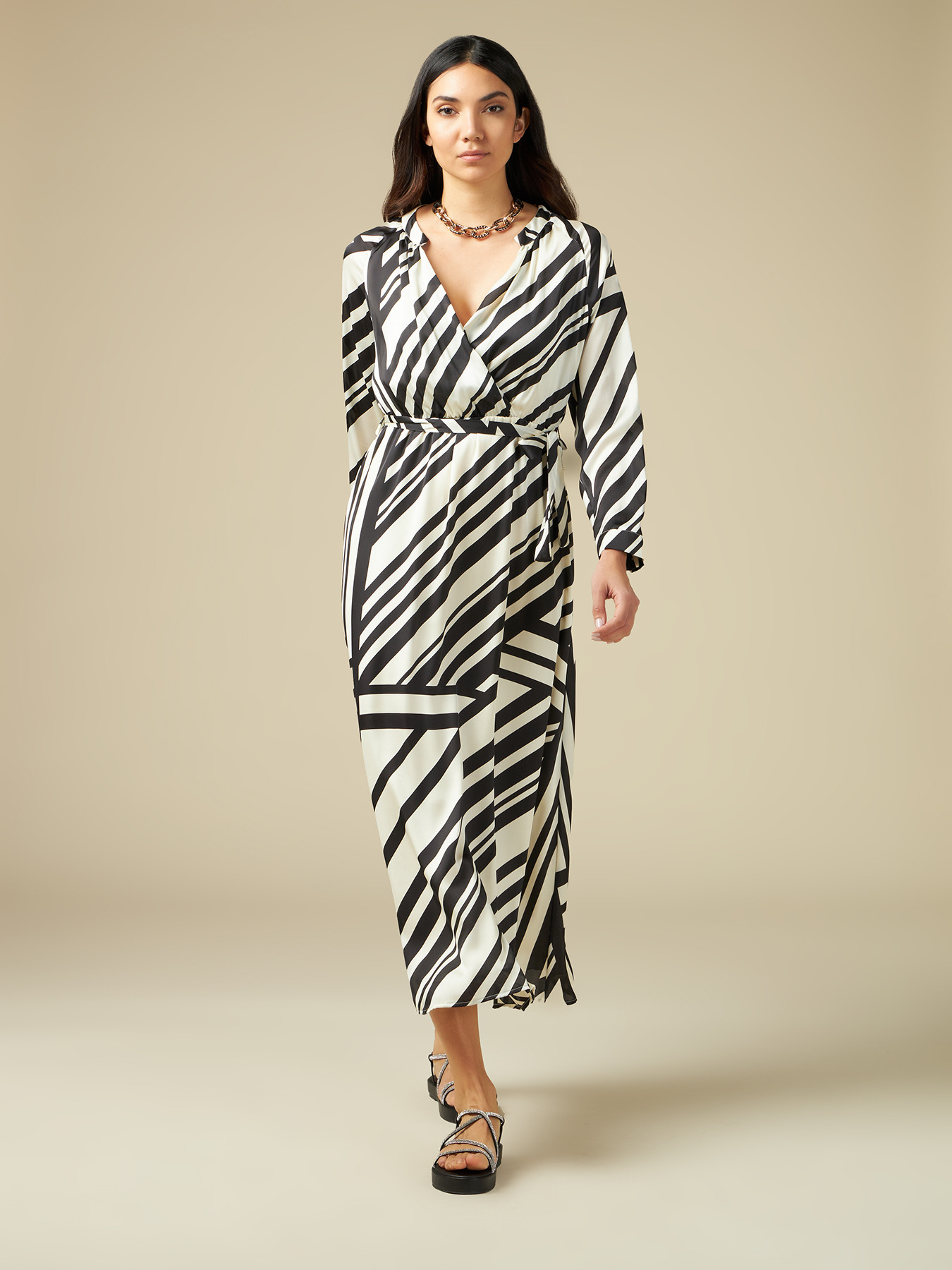 Vestito lungo a fantasia geometrica image number 0