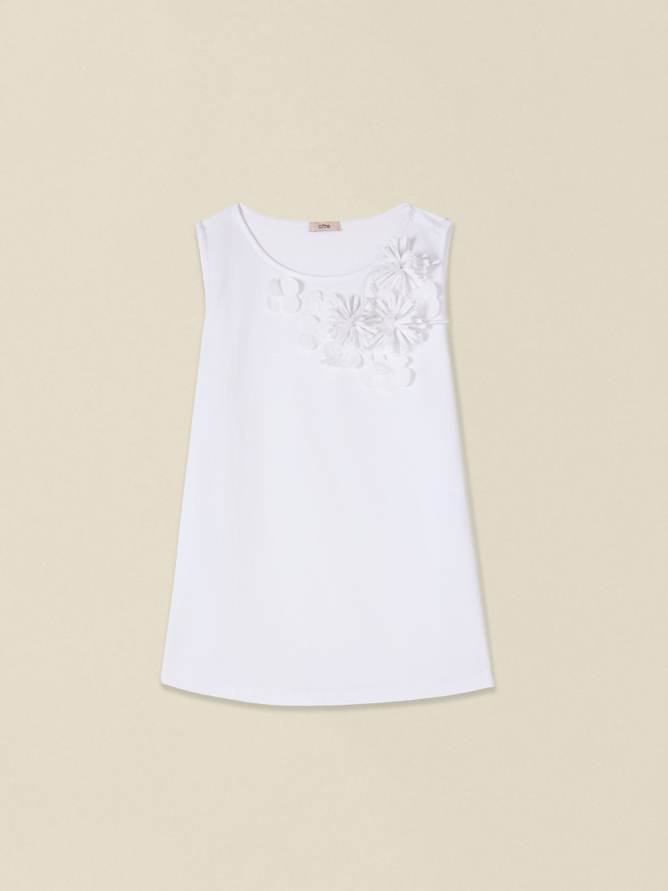 Cotton top with floral appliqu&eacute;s image number 3