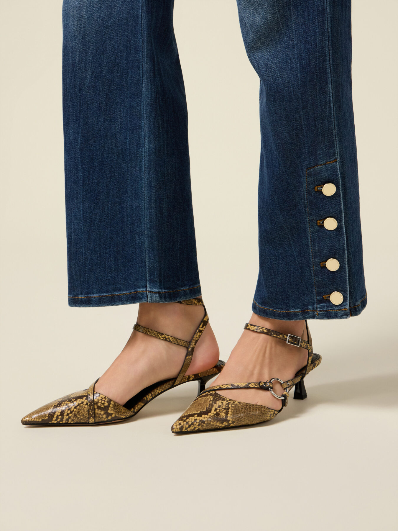 Regular jeans with decorative buttons image number 2