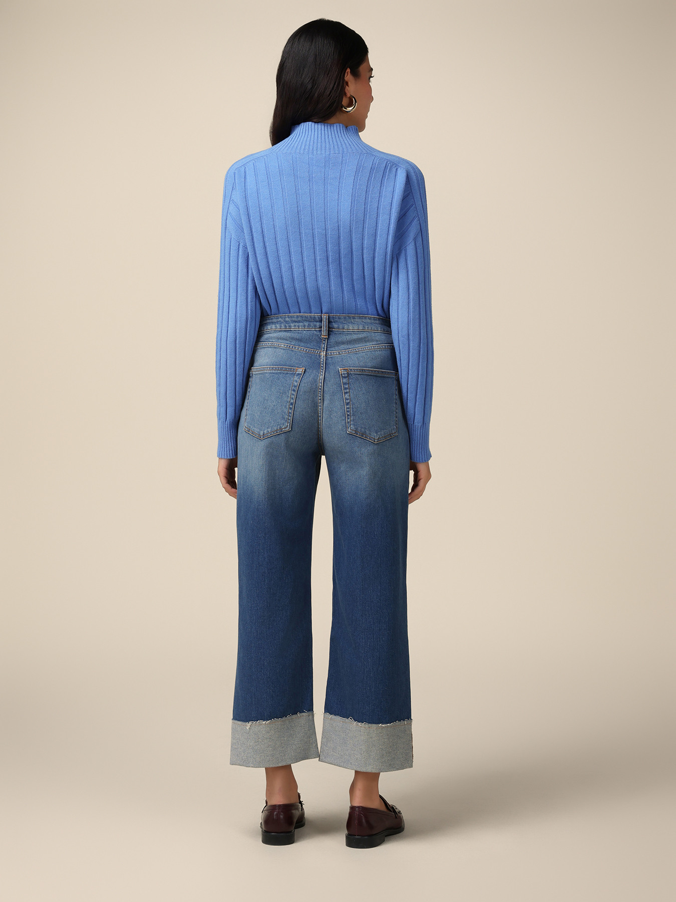 Cropped jeans with turn-up image number 1